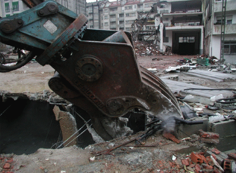 demolicion-edificio-con-cizalla-hidráulica-milladoiro